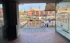 Bilocale Sull'Acqua Al Porto Antico